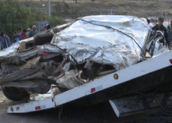 El minibús quedó destruido