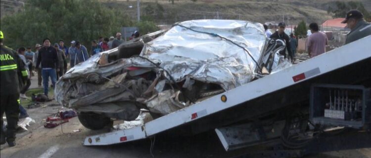 El minibús quedó destruido
