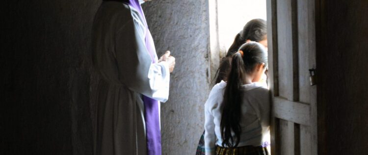 Agilizarán la destitución de curas abusadores