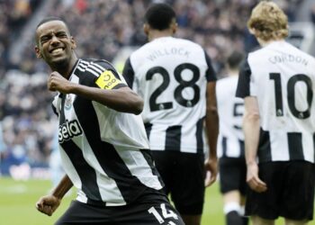 Newcastle reacciona ante el Nottingham Forest (4-3)