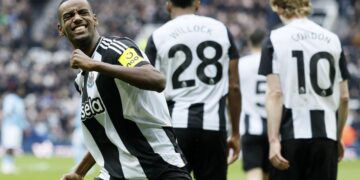Newcastle reacciona ante el Nottingham Forest (4-3)