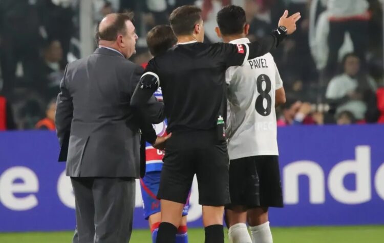 La violencia enluta al fútbol chileno tras muertes de dos hinchas