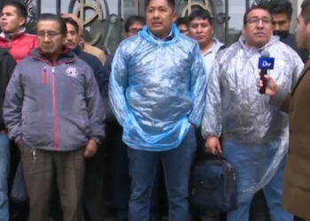 Choferes protestan ante la posible promulgación de la ley de congelamiento de tarifas