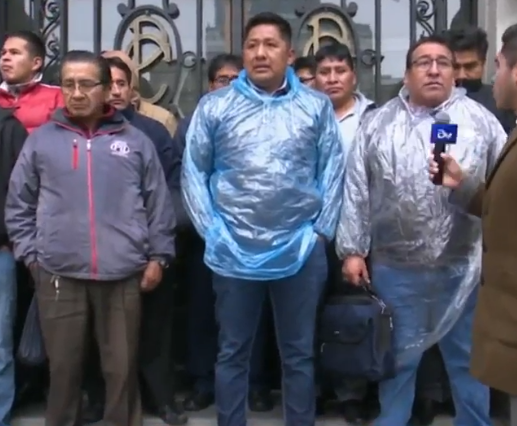 Choferes protestan ante la posible promulgación de la ley de congelamiento de tarifas