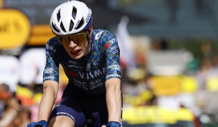 Vingegaard se cae en una etapa de la París-Niza ganada por Lenny Martinez