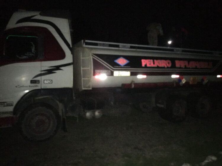 Decomisan más de 24.000 litros de diésel en operativo cerca del lago Titicaca