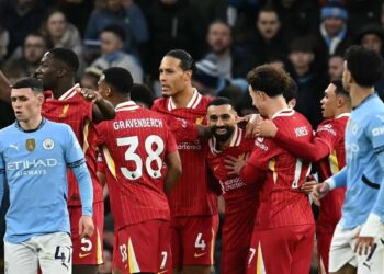 Liverpool tumba a un decaído Manchester City y apuntala su liderato