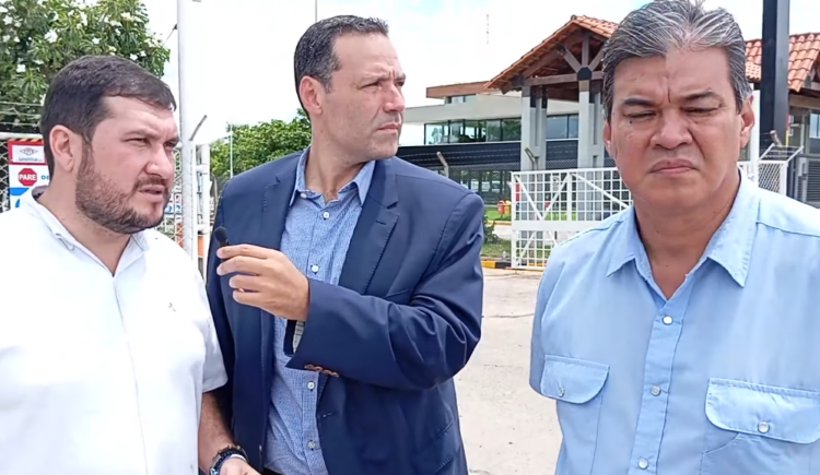 Cívicos cruceños dicen que YPFB ‘no da la cara’ por la falta de combustible