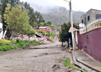Alcaldía de La Paz evacúa 80 viviendas en Codavisa por deslizamientos