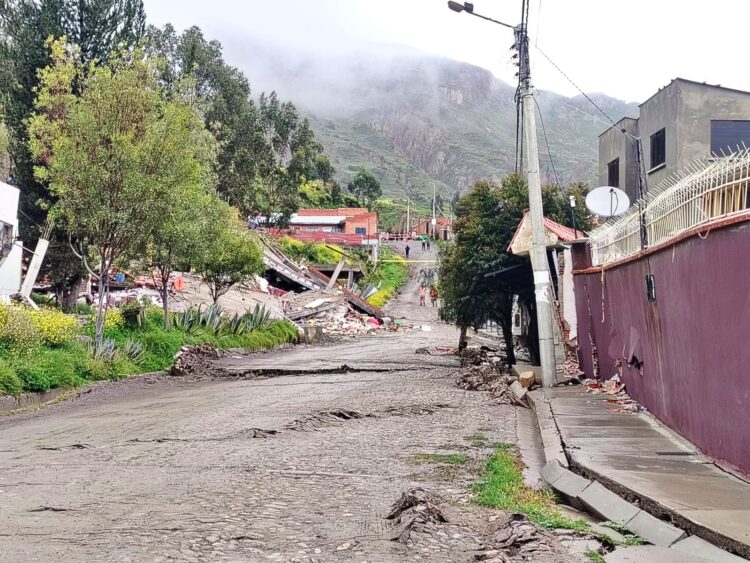 Alcaldía de La Paz evacúa 80 viviendas en Codavisa por deslizamientos