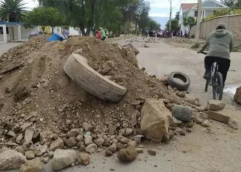 Quinto día de bloqueo en Colcapirhua por conflicto con la basura 