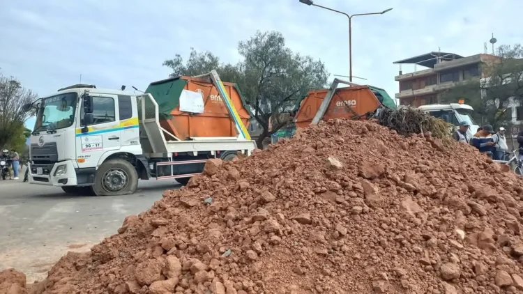 Tercer día de bloqueo en Cochabamba por conflicto con la basura
