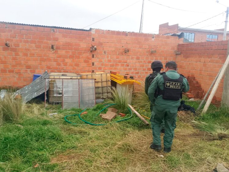 Policía incauta más de 3.800 litros de combustibles de contrabando en El Alto