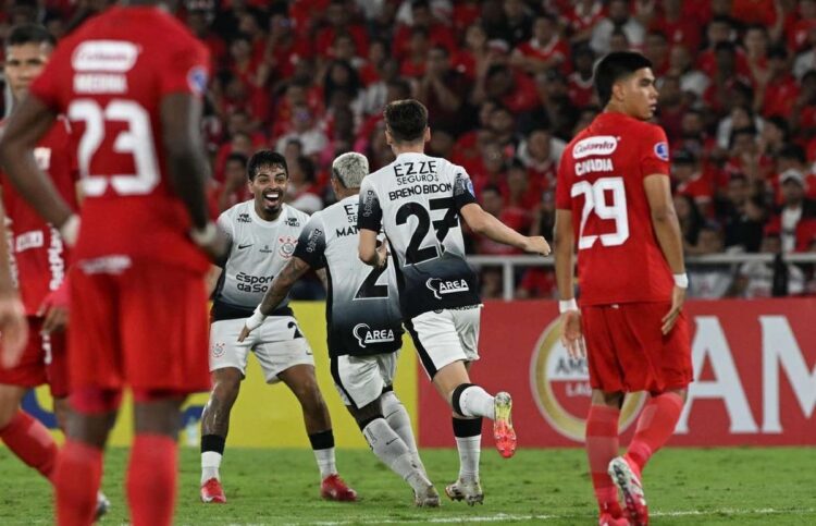 Corinthians evita un dolor de cabeza al empatar ante América en Sudamericana