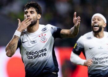 Corinthians inicia búsqueda de su primera Sudamericana ante un Huracán en racha
