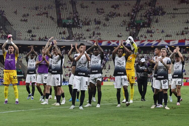 Corinthians sonríe con 2-0 en Fortaleza y mira las semis de la Sudamericana