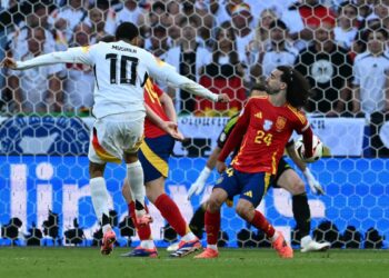 La UEFA reconoce que la mano de Cucurella no sancionada fue un error