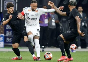 El Corinthians de Depay propina primera derrota a Neymar en su regreso al Santos
