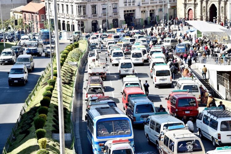 La Alcaldía de La Paz multó a 3.000 transportistas..