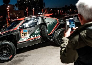 El Dakar 2025 tendrá etapas separadas para coches y motos