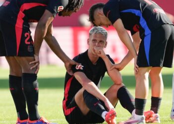 Barcelona pierde durante un mes a Dani Olmo, lesionado en el muslo