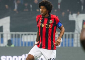 Defensa brasileño Dante renueva con el Niza hasta 2026