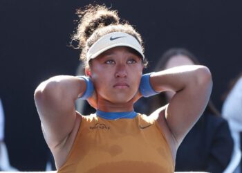 Osaka abandona torneo previo al Abierto de Australia con dolor abdominal