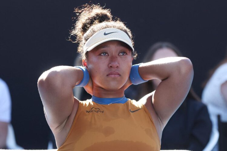 Osaka abandona torneo previo al Abierto de Australia con dolor abdominal