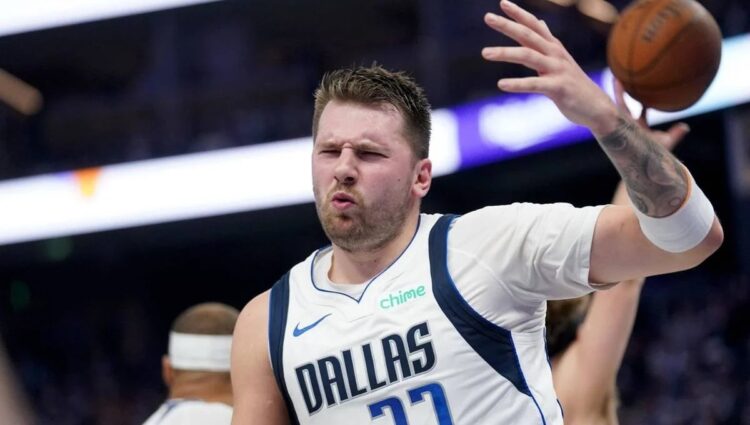 Doncic baja en los Mavs al menos una semana por lesión en muñeca