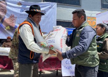 Defensa entrega más de 100 toneladas de ayuda humanitaria a municipios afectados por el clima