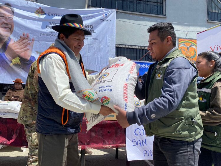 Defensa entrega más de 100 toneladas de ayuda humanitaria a municipios afectados por el clima