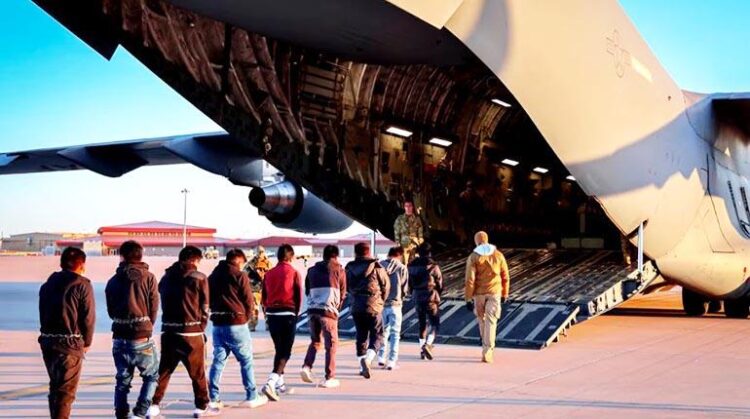 EEUU aprehende a 127 bolivianos, que pueden ser deportados ‘en las próximas semanas’