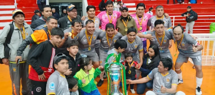 Deportivo Praga es campeón invicto del Nacional de Clubes Senior