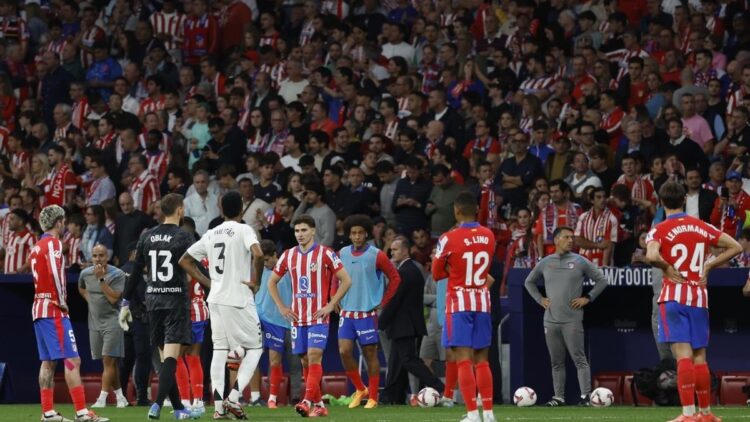 Real Madrid y Atlético se miden en un derbi caldeado, Barcelona confía en recortar puntos