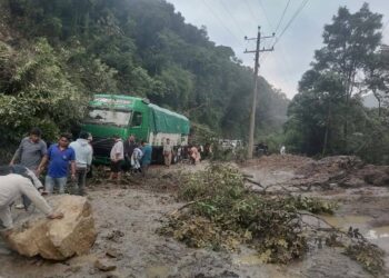 Deslizamiento bloquea carretera Cochabamba-Santa Cruz en tramo Locotal