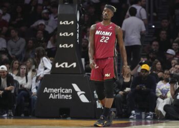 Los Heat suspenden otros dos partidos a Jimmy Butler