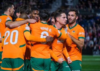 El Valencia completa los octavos de Copa del Rey tras eliminar al Eldense