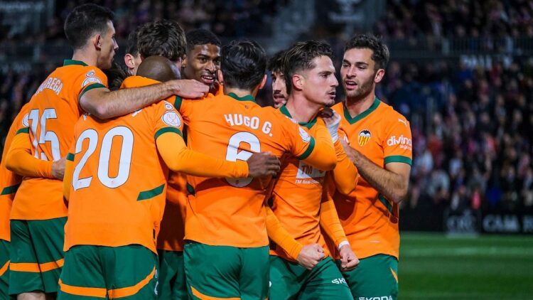 El Valencia completa los octavos de Copa del Rey tras eliminar al Eldense