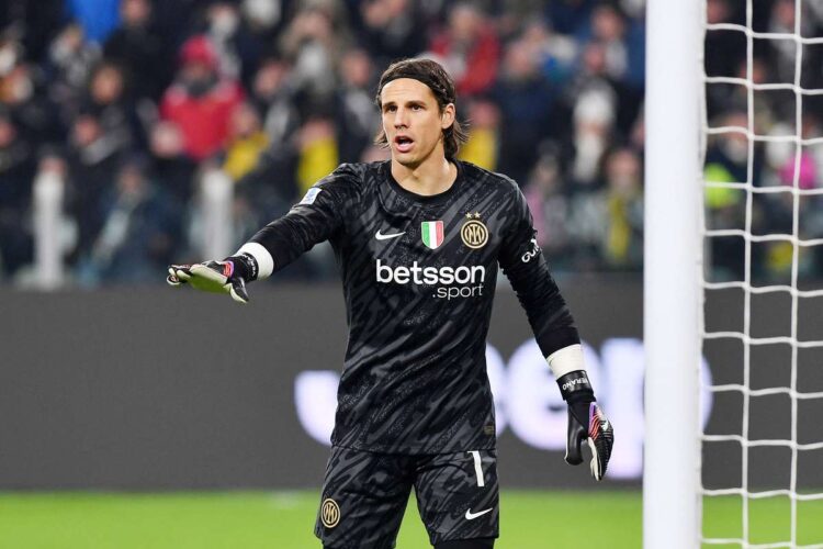 Yann Sommer, arquero del Inter de Milán, fue operado en la mano derecha