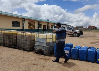 Incautan 5.700 litros de diésel y 35.000 kilos de carne de contrabando
