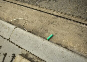 Cae un hombre que intentaba encender dinamita en plaza Murillo