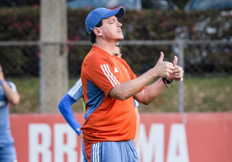 Debut de Diniz, atracción de un Cruzeiro que busca semis de Sudamericana ante Libertad