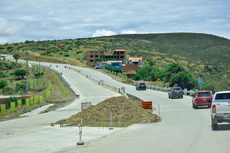 La doble vía Sucre–Yamparaez presenta avance del 91% y está cerca de ser entregada