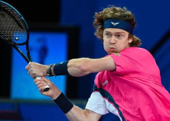 Rublev y Medvedev avanzan a cuartos en ATP 500 de Doha, a la espera de Alcaraz