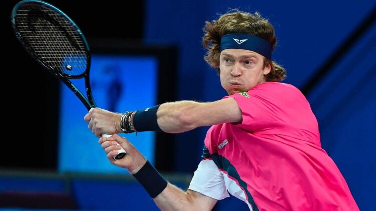 Rublev y Medvedev avanzan a cuartos en ATP 500 de Doha, a la espera de Alcaraz