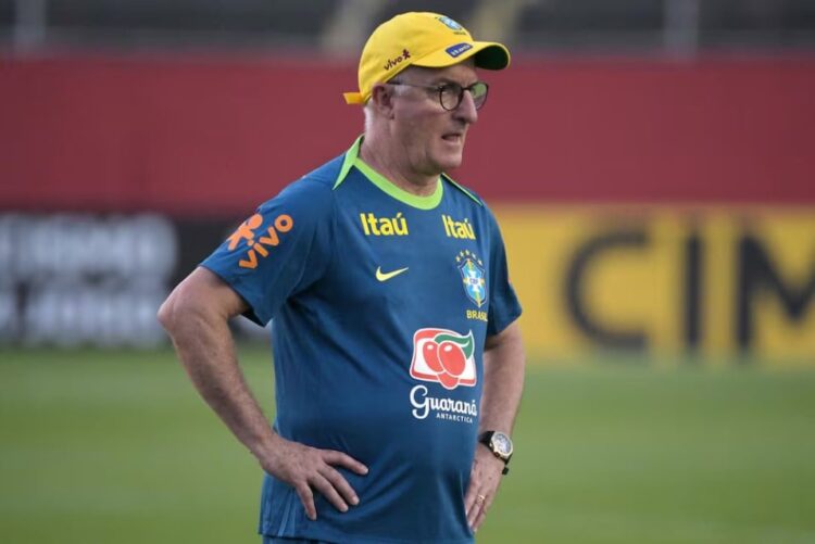 Un respiro y un impulso, la doble tarea de Dorival Júnior ante la Colombia de James