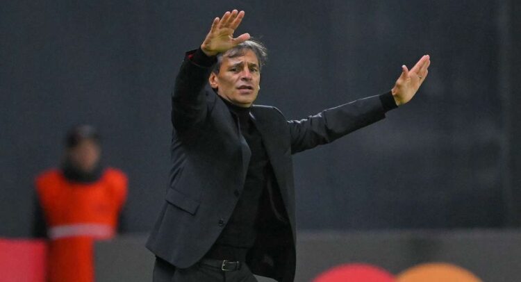 Argentino Bustos deja de ser técnico de Universitario de Perú