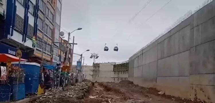 Así se encuentran algunas vías aledañas al Distribuidor de Río Seco.