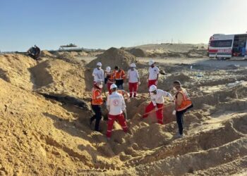Los cuerpos fueron hallados en una fosa común
