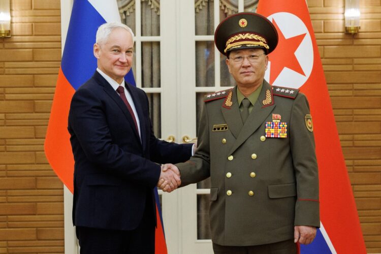 El ministro ruso de Defensa, Andréi Beloúsov´y su homólogo de Corea del Norte